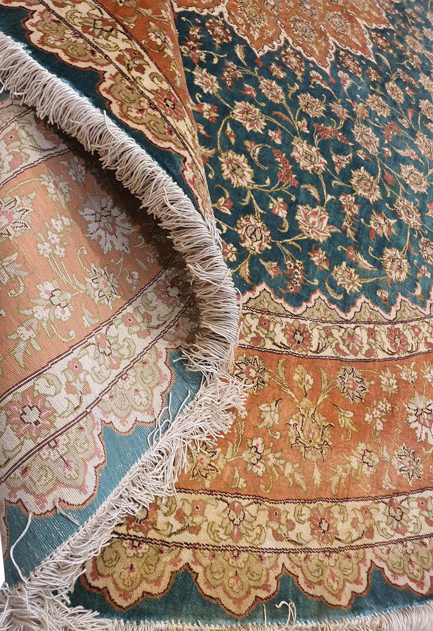 Qum Silk On Silk Round - AR3170