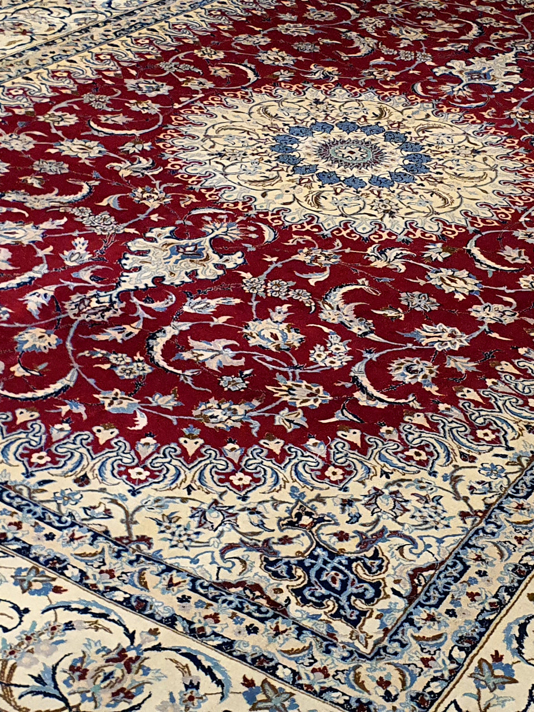 Persian Nain Silk and Wool Oval Design - 9.8 x 13.5 FT - AR1482