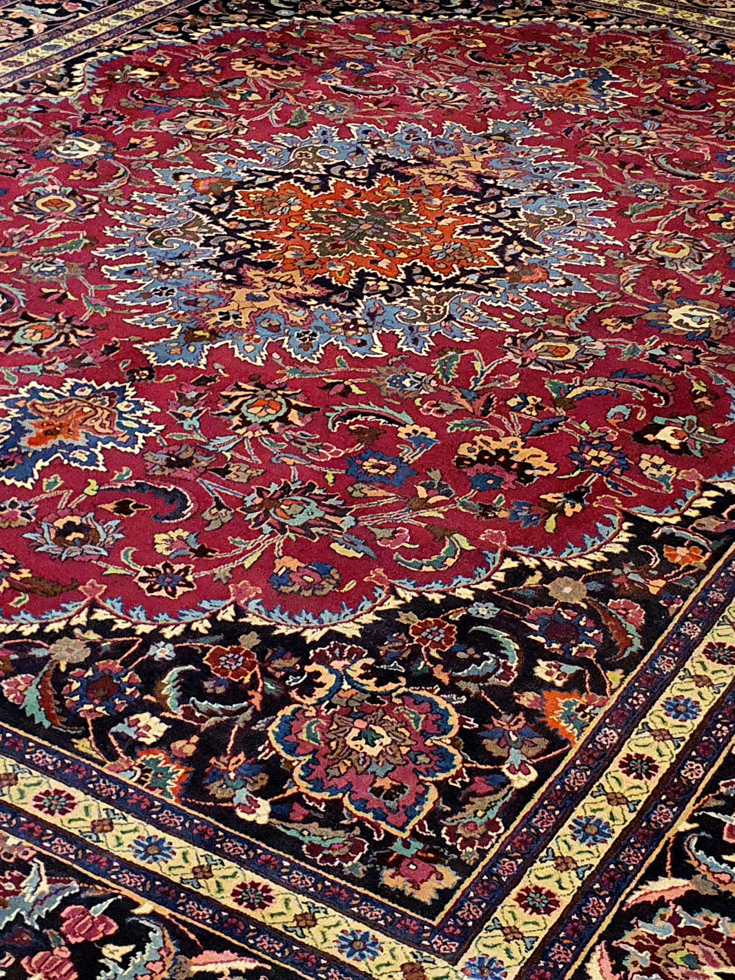 Tabriz With Medallion Design - 9.10 X 12.5 FT - AR1370