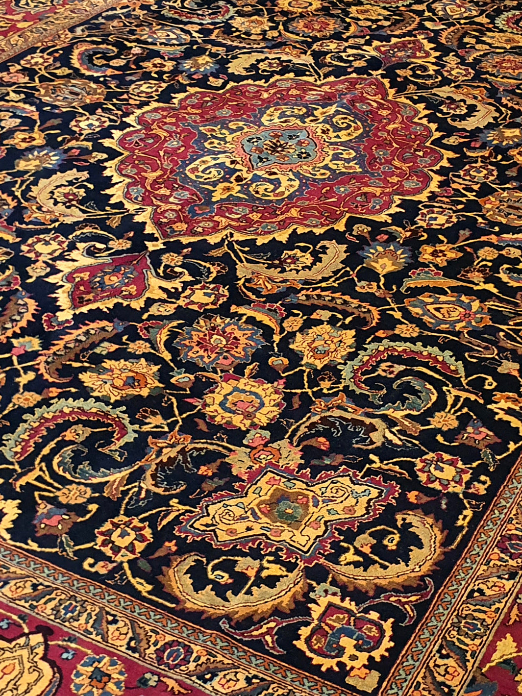 Persian Isfahan Wool Tribal Design - 9.6 X 12.6 FT - AR1521