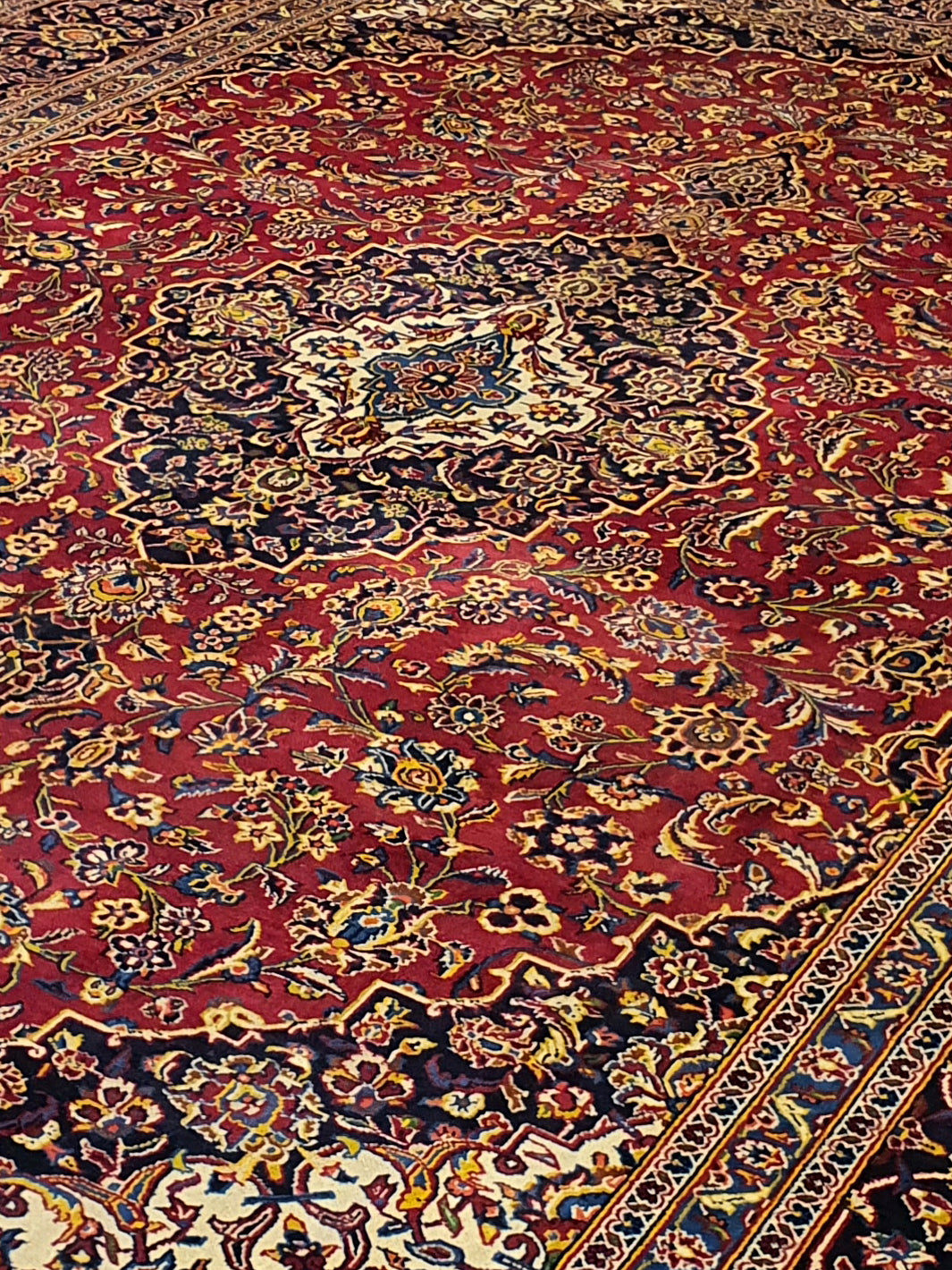 Persian Keshan Design with Centre Medallion - 9.3 X 12.11 FT - AR0468