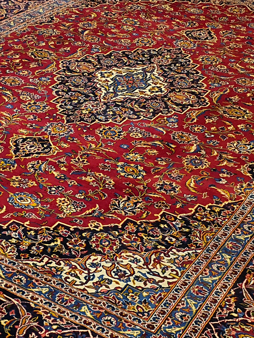 Persian Keshan Red, Blue Medallion - 9.10 X 13.2 FT - AR0395