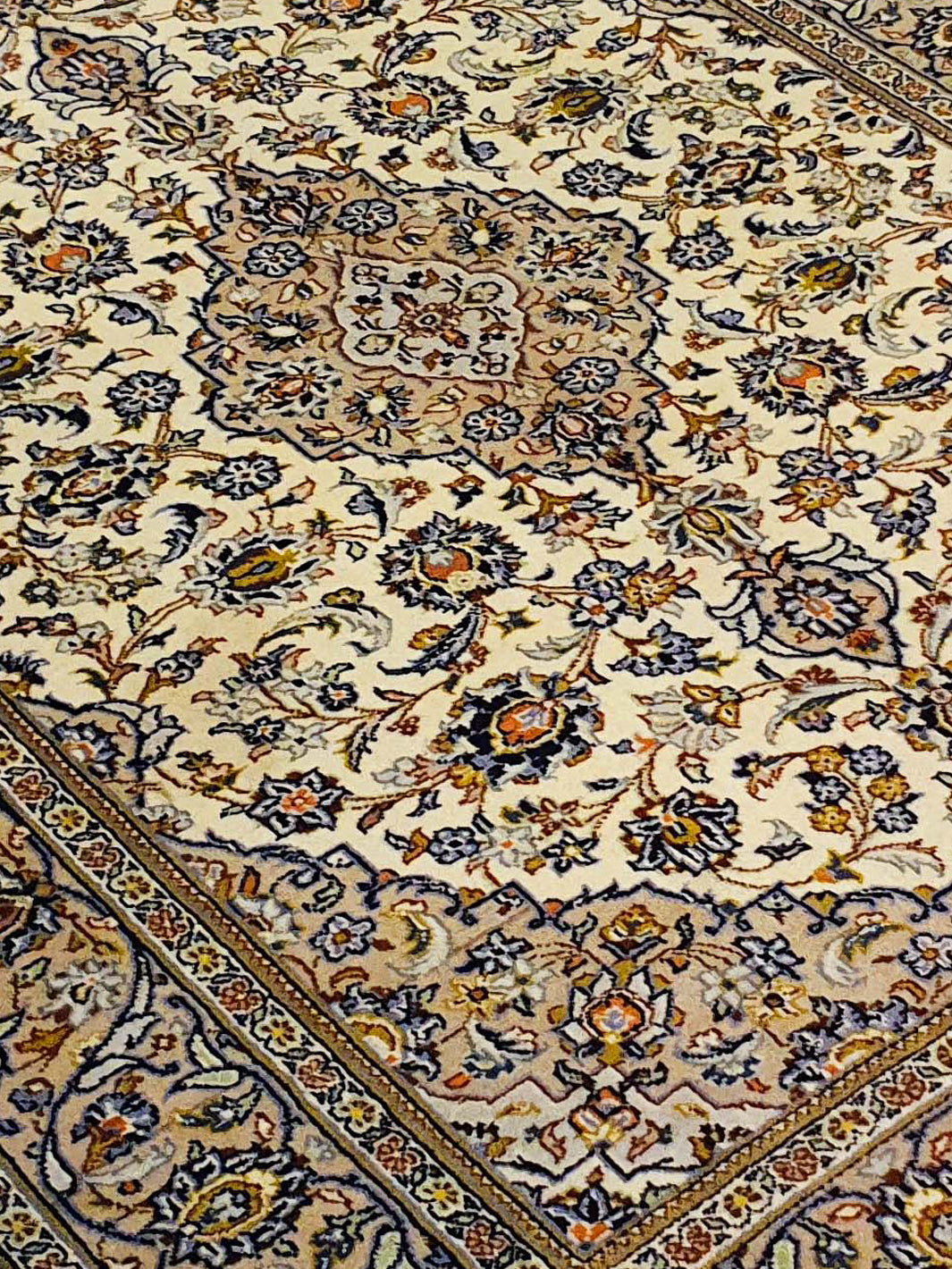 Persian Keshan Cream Brown Border - 4.5 X 6.0 FT - AR0379