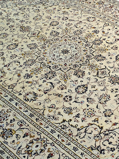 Persian Keshan Cream With Black Flower - 6.4 X 9.8 FT - AR3246