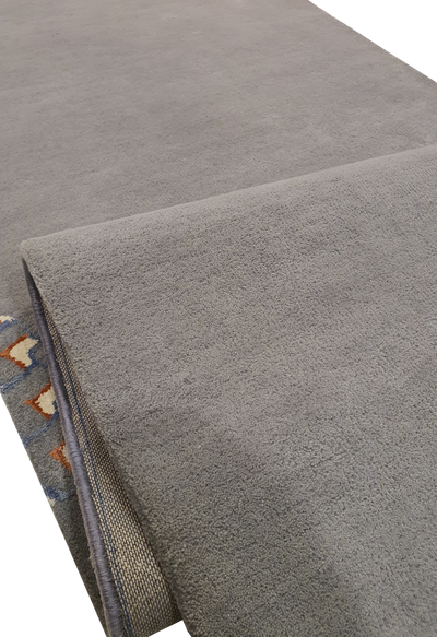 SUPERFINE HAND TUFTED SILK & WOOL SOFT GREEN WITH LINEAR CENTRE FLOW DESIGN RUNNER - HT0097