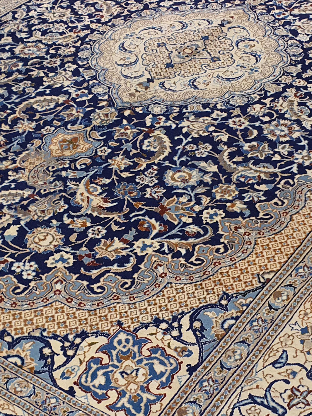 Persian Nain Inlet Silk - 7.11 X 11.9 FT - AR2797