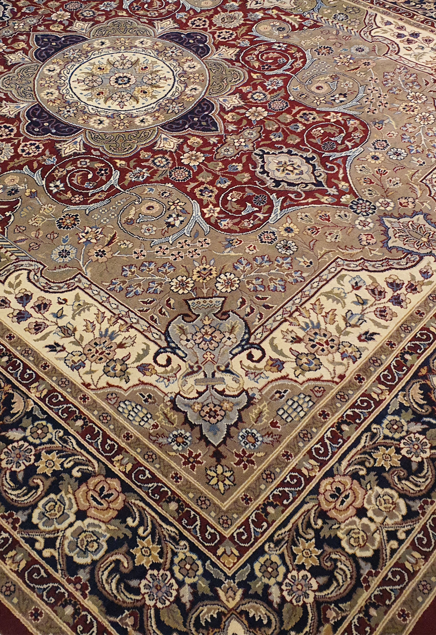 SUPERFINE PAK PERSIAN AUBUSSON KIRMAN WOOL WITH A LONG RED MEDALLION & BLURRED BORDER - AR3973