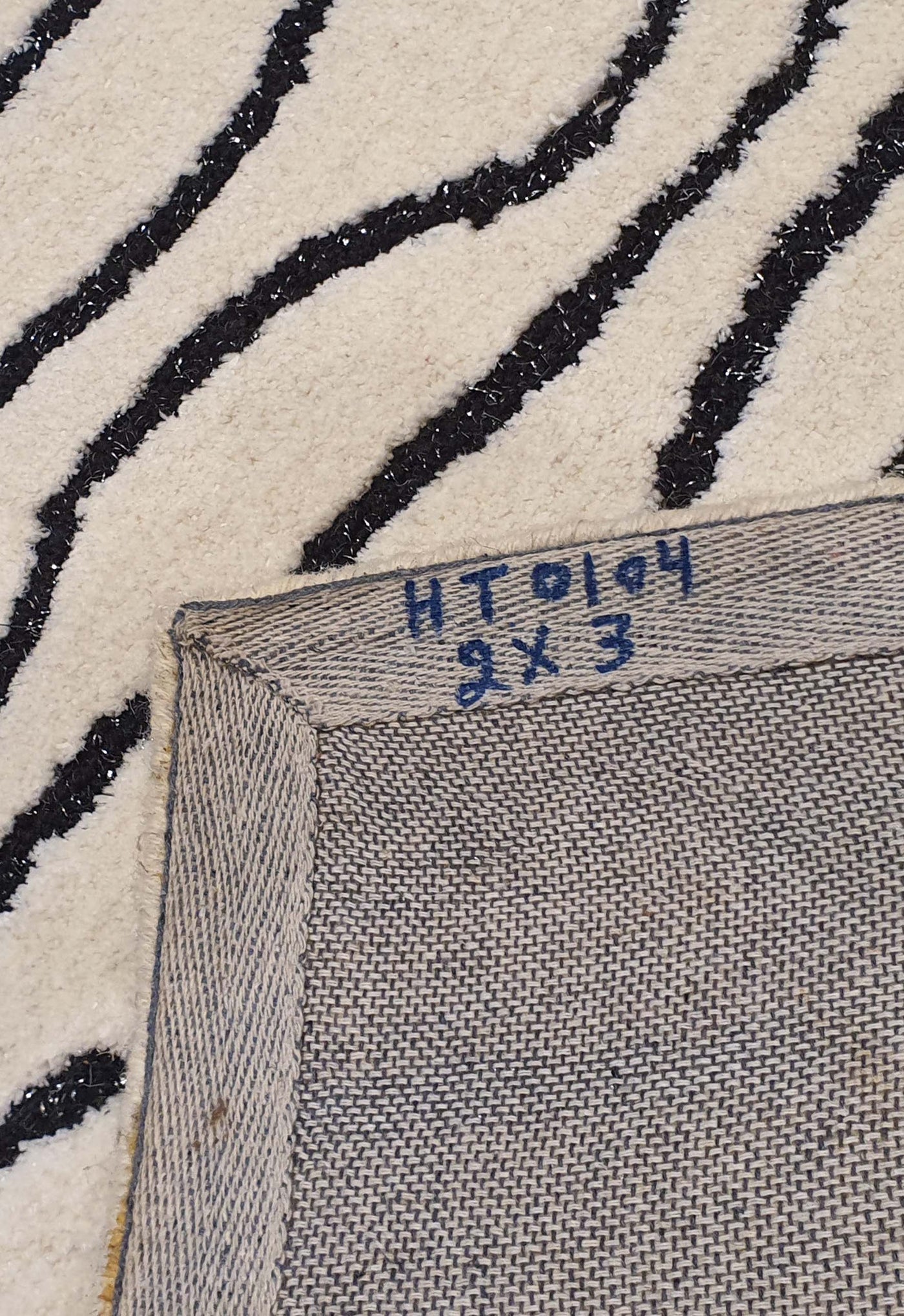 SUPERFINE HAND TUFTED LOOP & CUT PILE ZIGZAG CARPET SAMPLE - HT0104